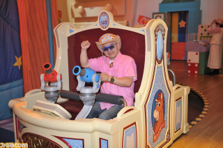 Illustration for article titled From Japanese Gaming Hero to...Disney Tour Guide